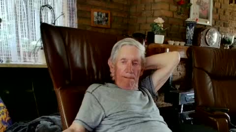 Snapshot of johan7_heet chatting on 06-18-26, 05:28 johan7 heet online show from 06-18-26, 05:28