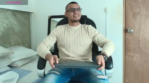 Snapshot of johan_miller1 chatting on 12-21-25, 11:06 johan online show from 12-21-25, 11:06