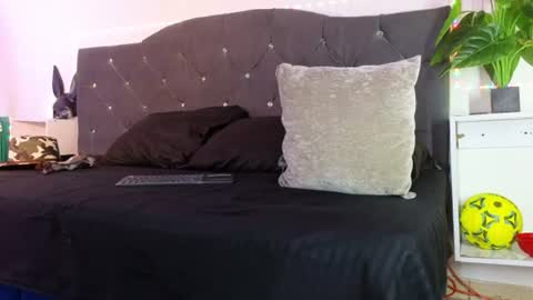 Snapshot of john_and_louis chatting on 07-12-26, 12:07 John online show from 07-12-26, 12:07
