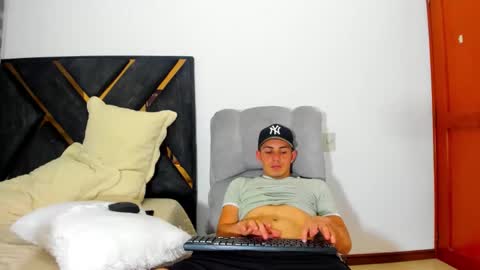 Snapshot of john_hot690 chatting on 04-06-26, 04:46 john_hot690 online show from 04-06-26, 04:46