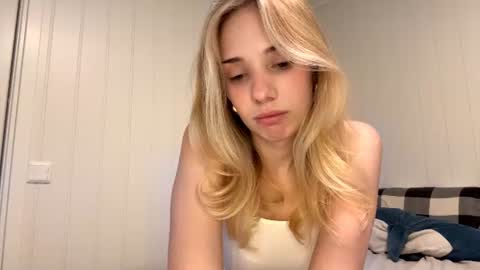 Snapshot of johnlandolf chatting on 06-17-26, 08:28 Oly online show from 06-17-26, 08:28