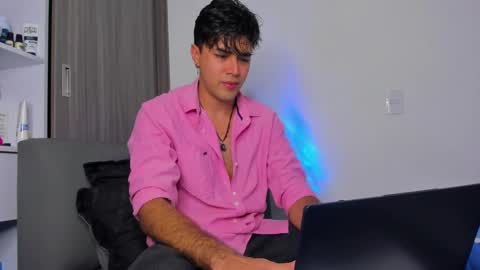 Snapshot of johnny_bravo777 chatting on 02-06-25, 12:22 johnny_bravo777 online show from 02-06-25, 12:22