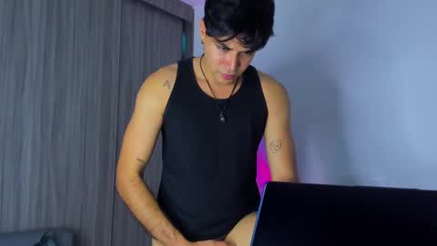 Snapshot of johnny_bravo777 chatting on 02-06-25, 06:29 johnny_bravo777 online show from 02-06-25, 06:29