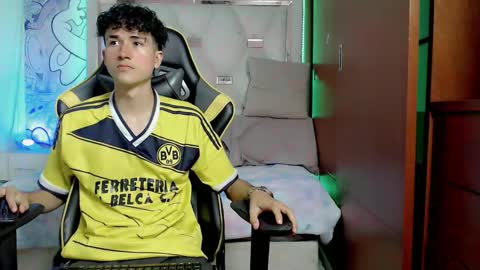 johnny_cagee online show from 10-21-25, 05:08