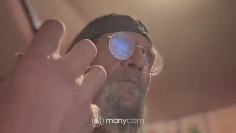 johnnyshung1 online show from 12-30-24, 09:27