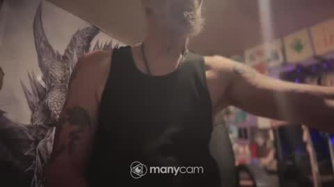 johnnyshung1 online show from 01-06-25, 10:24