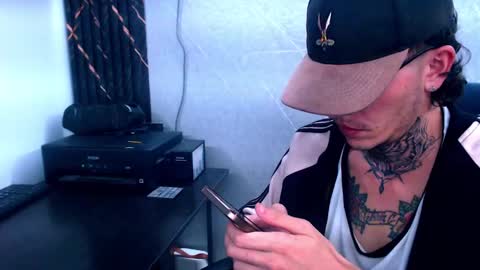 johnsonisaac94  online show from 02-09-25, 08:33