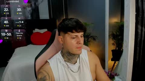 Snapshot of johny_multicum chatting on 09-11-25, 01:28 Johny online show from 09-11-25, 01:28