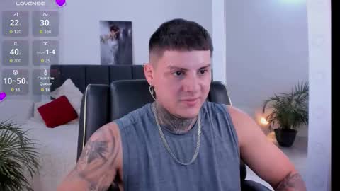 Snapshot of johny_multicum chatting on 10-31-25, 06:42 Johny online show from 10-31-25, 06:42