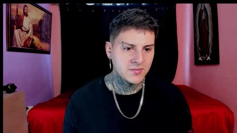 Snapshot of johny_multicum chatting on 11-17-25, 05:52 Johny online show from 11-17-25, 05:52