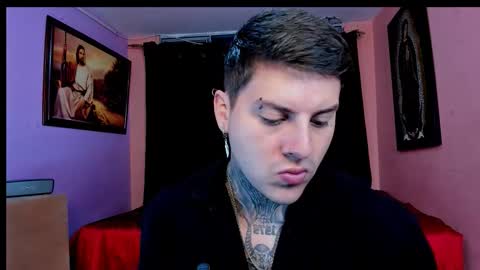 Snapshot of johny_multicum chatting on 12-01-25, 05:12 Johny online show from 12-01-25, 05:12