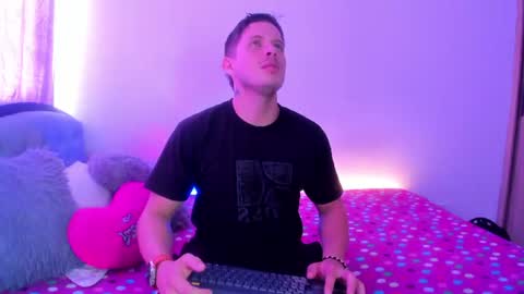 Snapshot of johnycooper08 chatting on 07-13-26, 01:36 johnycooper08 online show from 07-13-26, 01:36