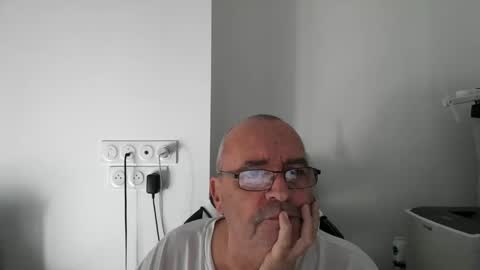 Snapshot of jojo04800 chatting on 11-03-25, 01:12 jojo04800 online show from 11-03-25, 01:12