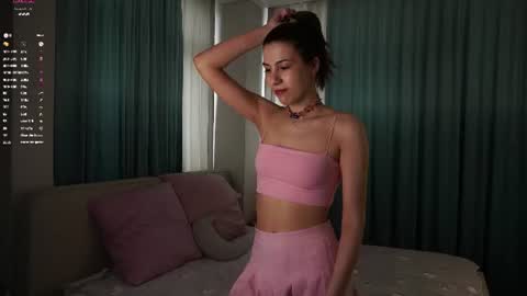 Snapshot of jojojoannaa chatting on 06-15-26, 02:03 Aurora online show from 06-15-26, 02:03