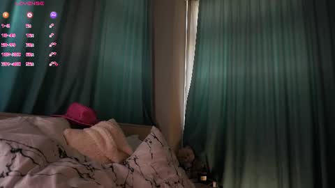 Snapshot of jojojoannaa chatting on 07-20-26, 01:42 Aurora online show from 07-20-26, 01:42
