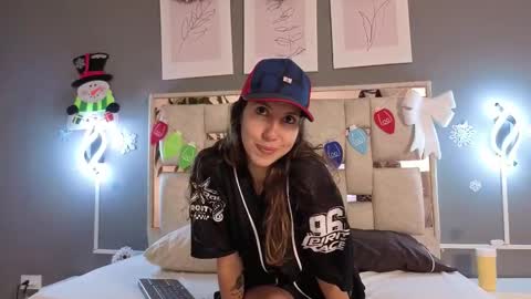 jolie_lov online show from 12-17-25, 01:17