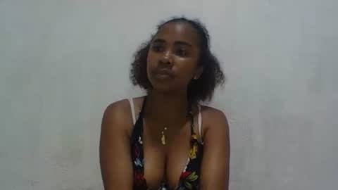 Snapshot of joliedonnue chatting on 12-02-25, 12:21 joliedonnue online show from 12-02-25, 12:21