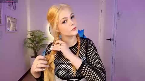 Polly  online show from 11-23-25, 03:06