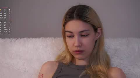 Snapshot of jolyndeb chatting on 05-22-26, 01:39 Viola online show from 05-22-26, 01:39