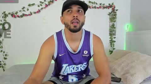 Snapshot of jon_bukowski chatting on 11-05-25, 04:18 Jon online show from 11-05-25, 04:18