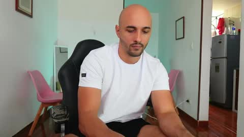 Snapshot of jon_bukowski chatting on 05-20-26, 04:35 Jon online show from 05-20-26, 04:35