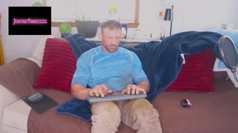 Snapshot of jonariesxxx chatting on 04-20-26, 07:15 Jon Aries online show from 04-20-26, 07:15