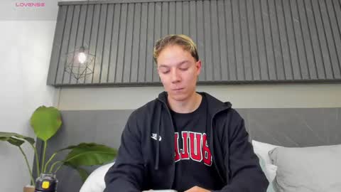Jonathan Danielss  online show from 02-26-25, 12:47