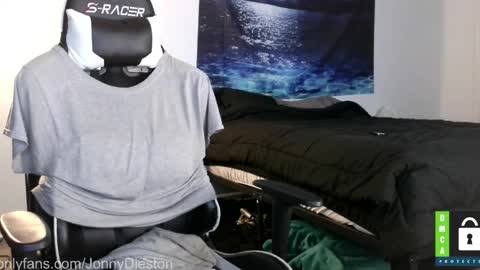 Snapshot of jonnydieston777 chatting on 04-19-26, 01:05 JonnyDieston online show from 04-19-26, 01:05