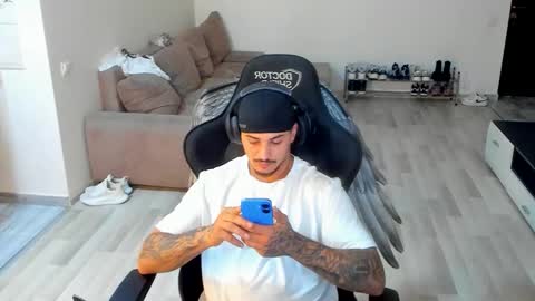 Snapshot of jonnyporn1 chatting on 10-12-25, 05:39 jonnyporn1 online show from 10-12-25, 05:39