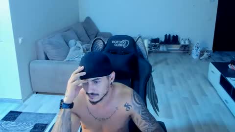 Snapshot of jonnyporn1 chatting on 10-24-25, 06:48 jonnyporn1 online show from 10-24-25, 06:48