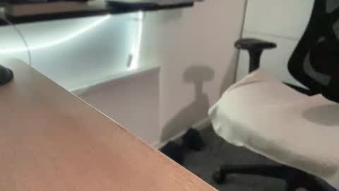 Snapshot of jonznow123 chatting on 12-11-24, 01:28 jonznow123 online show from 12-11-24, 01:28