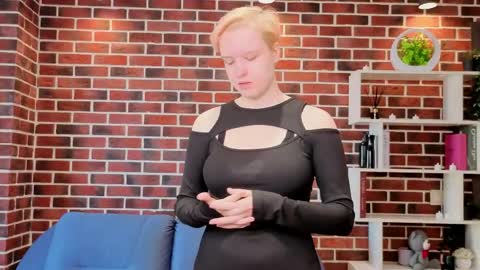 Snapshot of jordanhunkin chatting on 05-17-26, 08:12 Ellie online show from 05-17-26, 08:12