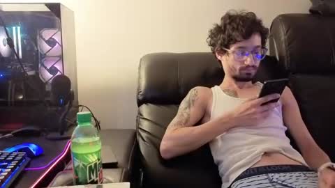 Snapshot of josefturner1 chatting on 06-19-26, 01:32 Josef online show from 06-19-26, 01:32
