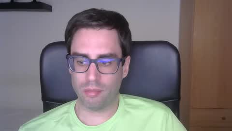 Snapshot of josevd chatting on 09-16-25, 03:57 Jose online show from 09-16-25, 03:57