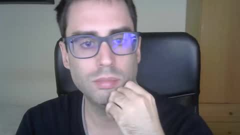 Snapshot of josevd chatting on 10-18-25, 03:35 Jose online show from 10-18-25, 03:35