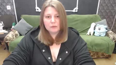 josiesun771 online show from 04-12-26, 10:09