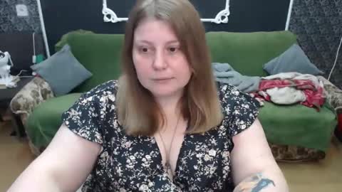 Snapshot of josiesun771 chatting on 05-08-26, 10:31 josiesun771 online show from 05-08-26, 10:31