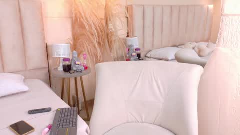 Snapshot of josselynbrown chatting on 06-03-26, 11:13 Joss online show from 06-03-26, 11:13