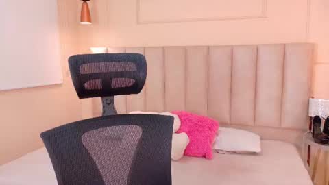 Snapshot of josselynbrown chatting on 06-29-26, 11:43 Joss online show from 06-29-26, 11:43