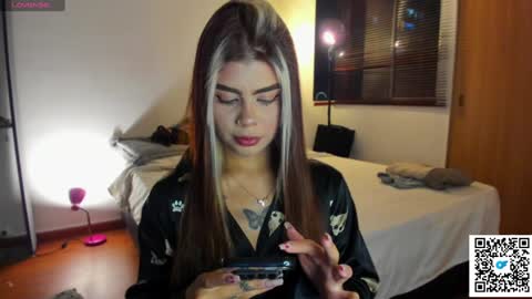 josephine   independent model    online show from 01-06-25, 01:53