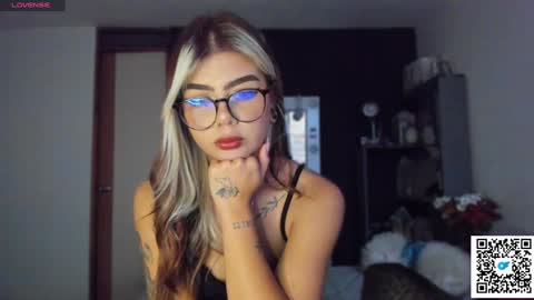 josephine   independent model    online show from 01-11-25, 10:40