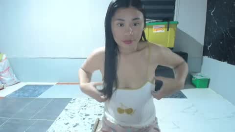 Snapshot of jove_thefoxgirl chatting on 06-19-26, 12:20 lyn online show from 06-19-26, 12:20