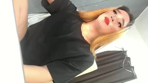 Snapshot of jovehxx chatting on 06-08-26, 08:37 jovehxx online show from 06-08-26, 08:37
