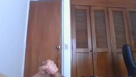 Snapshot of jovenvergonguapo09 chatting on 12-27-24, 09:00 Van Helsing online show from 12-27-24, 09:00