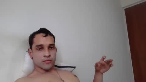 Snapshot of jovenvergonguapo09 chatting on 02-15-25, 09:15 Van Helsing online show from 02-15-25, 09:15