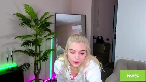 Snapshot of joybunny chatting on 02-07-25, 08:44 joybunny online show from 02-07-25, 08:44