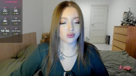 Snapshot of ju_lii chatting on 12-18-24, 01:45 Julia and Julia online show from 12-18-24, 01:45