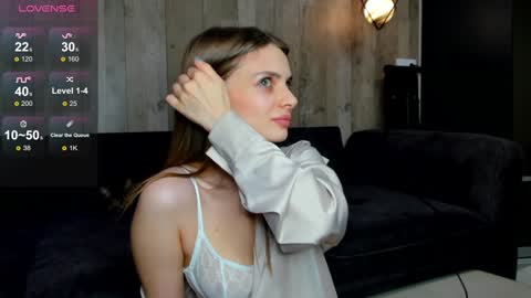 Snapshot of ju_lii chatting on 12-29-24, 06:05 Julia and Julia online show from 12-29-24, 06:05