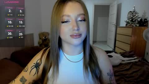 Snapshot of ju_lii chatting on 01-07-25, 02:19 Julia and Julia online show from 01-07-25, 02:19