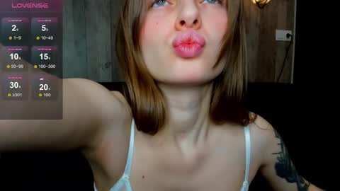 Snapshot of ju_lii chatting on 02-13-25, 04:39 Julia and Julia online show from 02-13-25, 04:39